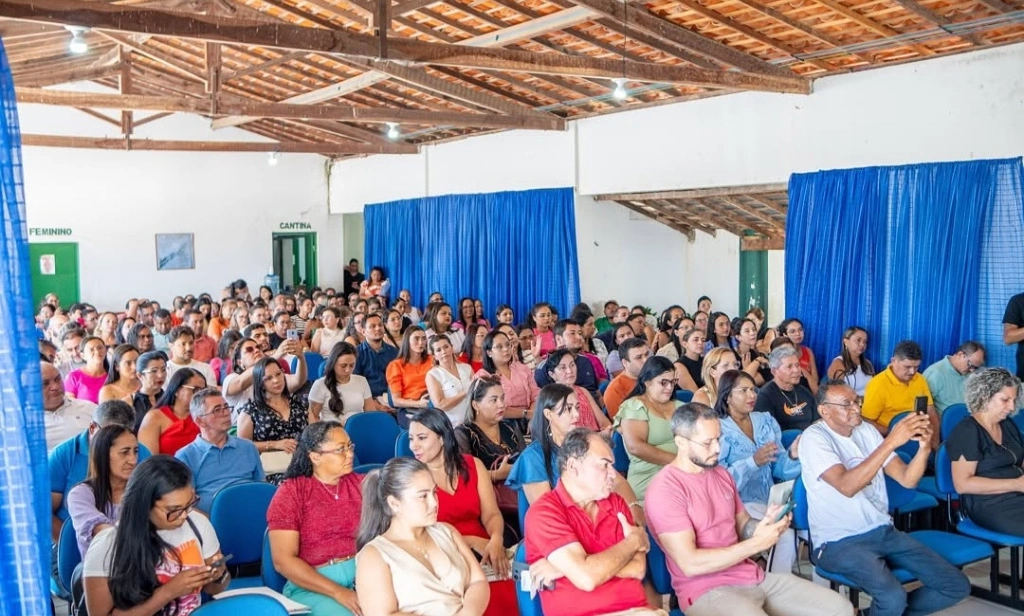 Prefeito de José de Freitas participa da abertura do Encontro Pedagógico 2025