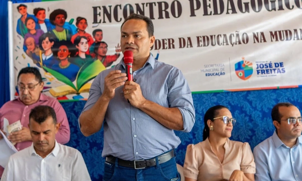 Prefeito de José de Freitas participa da abertura do Encontro Pedagógico 2025