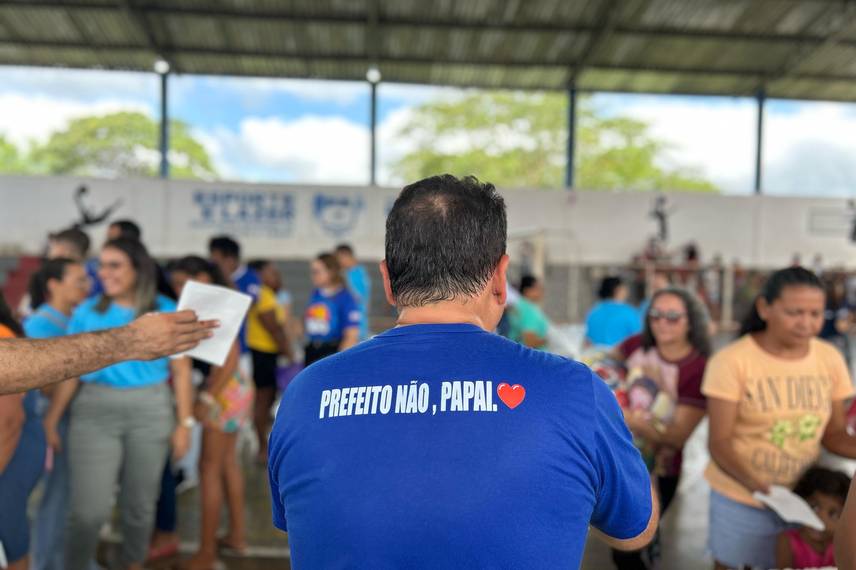 Prefeito Júnior Carvalho celebra aniversário com distribuição de cestas básicas Prefeito Júnior Carvalho celebra aniversário com distribuição de cestas básicas