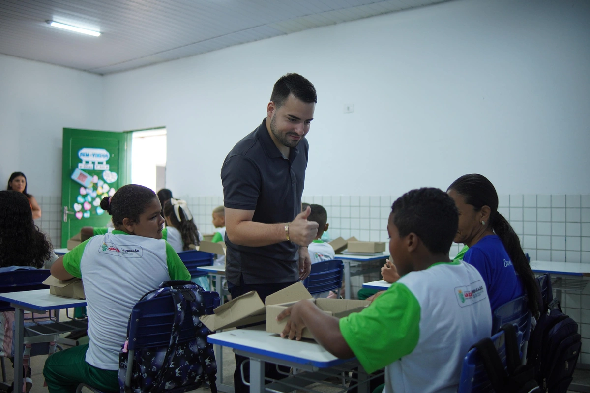 Prefeito Manoel Portela acompanha início do ano letivo em Aroazes e reforça compromisso com a educação