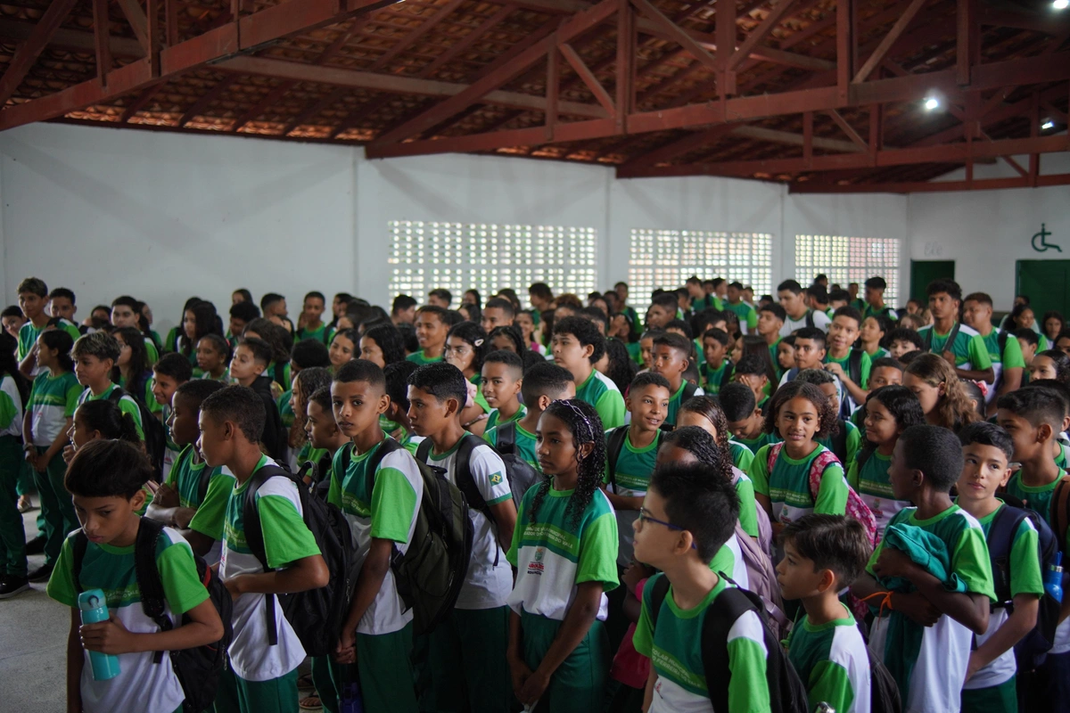 Prefeito Manoel Portela acompanha início do ano letivo em Aroazes e reforça compromisso com a educação