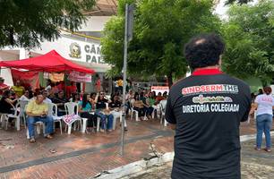 Professores de Teresina promovem assembleia e mantêm greve por tempo indeterminado (Foto: Conecta Piauí)