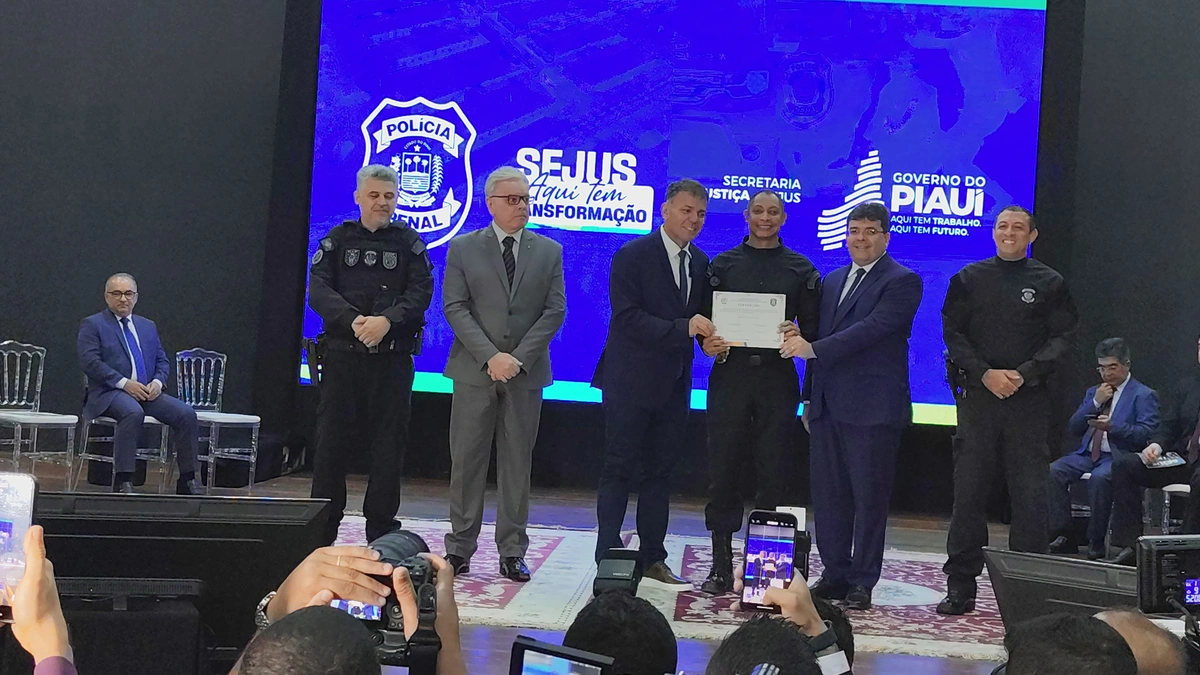 Rafael Fonteles participa da formatura de novos policial penais do Piauí