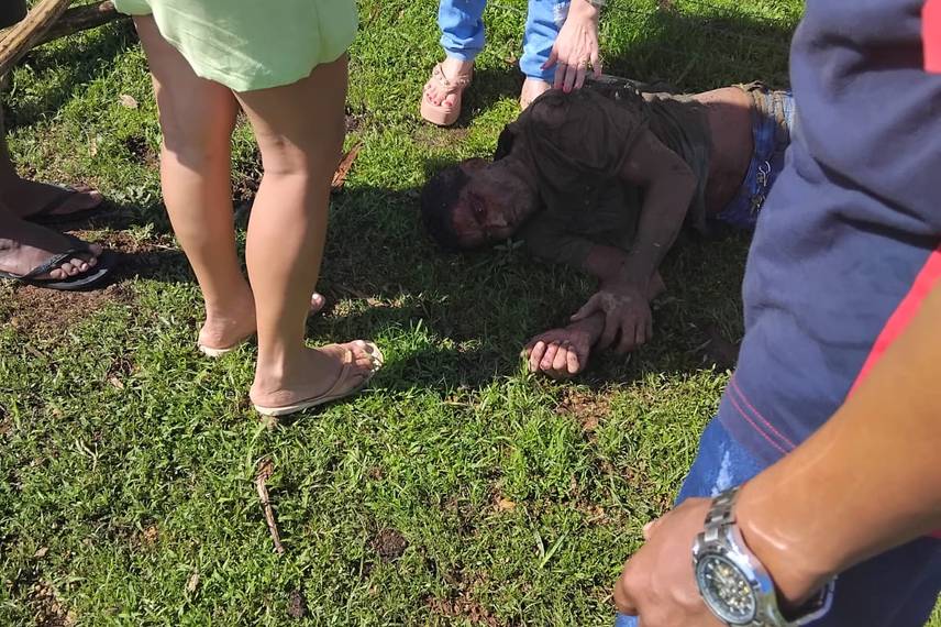 Três pessoas ficam feridas após caminhonete capotar em Esperantina Três pessoas ficam feridas após caminhonete capotar em Esperantina