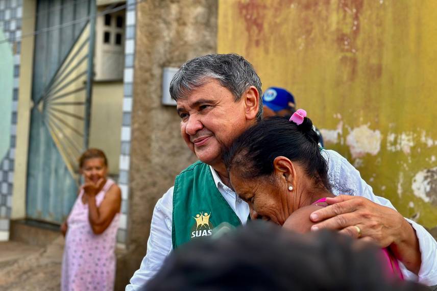 Wellington Dias lança programa social e visita áreas afetadas pela chuva em Picos Wellington Dias lança programa social e visita áreas afetadas pela chuva em Picos