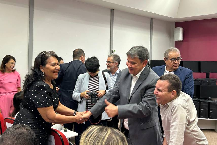Banco do Nordeste doa 40 computadores e amplia apoio a projetos sociais no Piauí Banco do Nordeste doa 40 computadores e amplia apoio a projetos sociais no Piauí