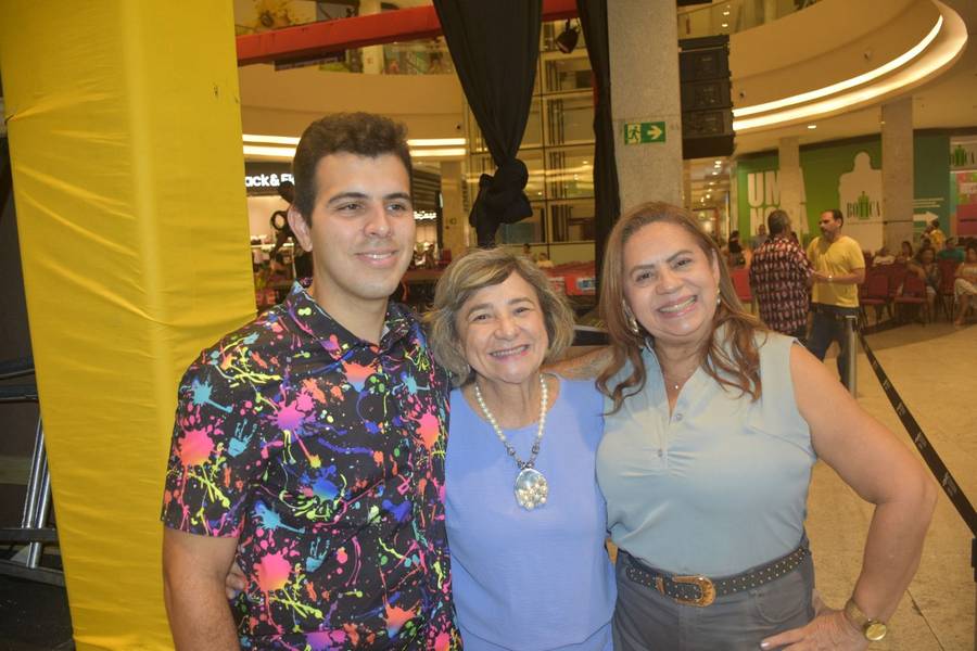 Banda Top Gun realiza show no Artes de Março no Teresina Shopping