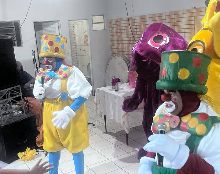 Bloco da Alegria: Neto Caixeiro entrega Carnaval mágico para crianças em Coivaras Bloco da Alegria: Neto Caixeiro entrega Carnaval mágico para crianças em Coivaras