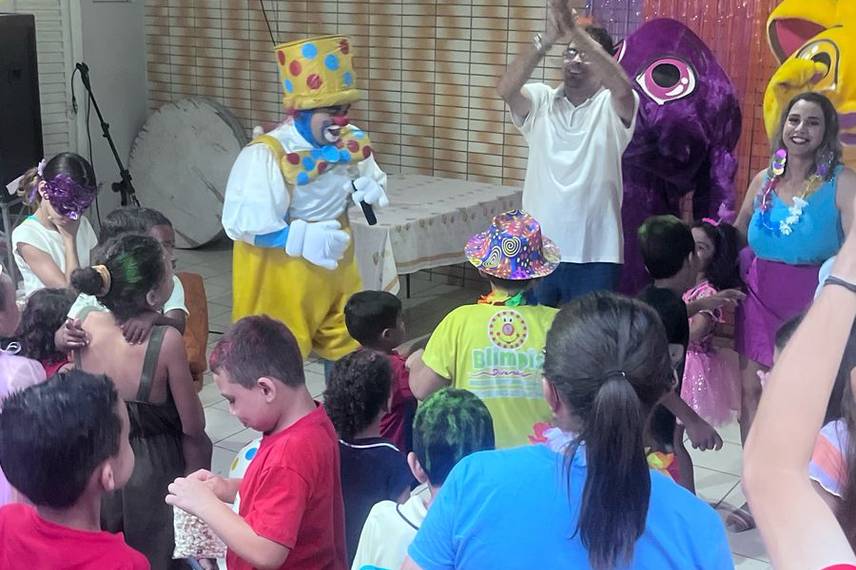 Bloco da Alegria: Neto Caixeiro entrega Carnaval mágico para crianças em Coivaras Bloco da Alegria: Neto Caixeiro entrega Carnaval mágico para crianças em Coivaras