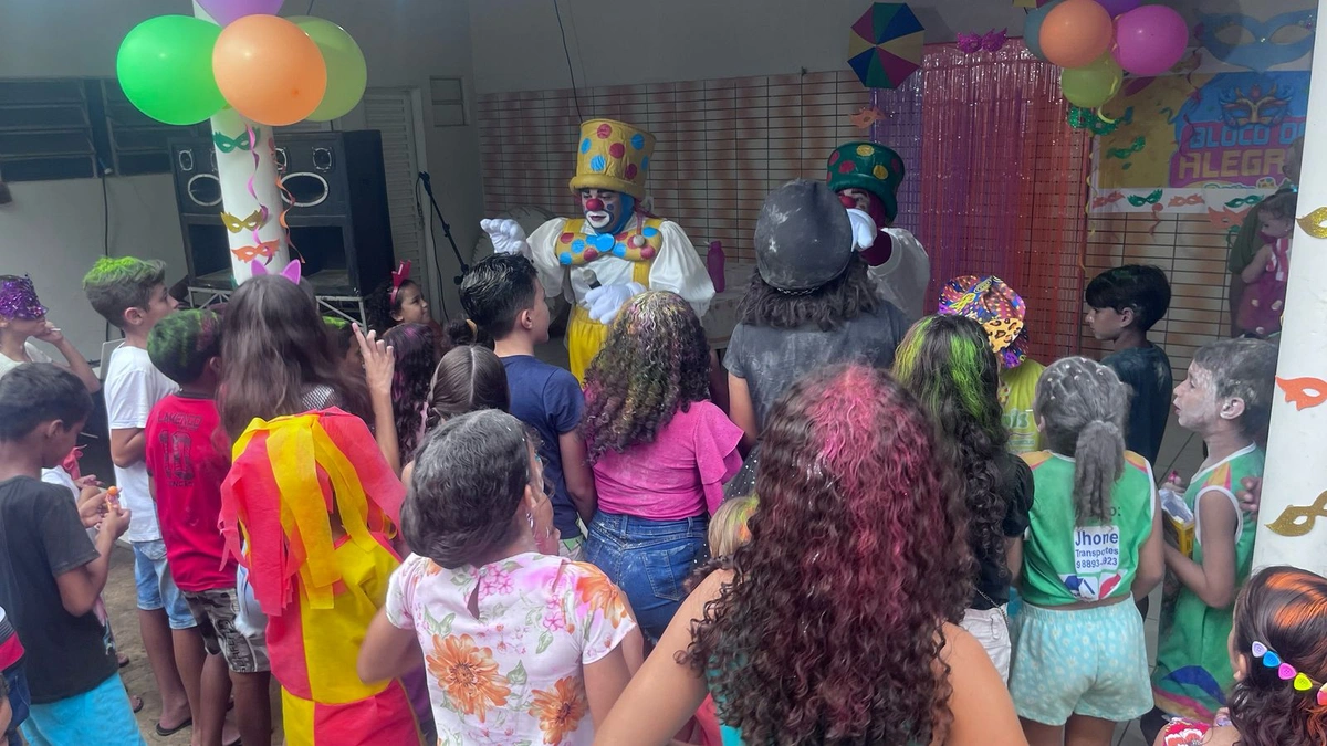 Bloco da Alegria: Neto Caixeiro entrega Carnaval mágico para crianças em Coivaras
