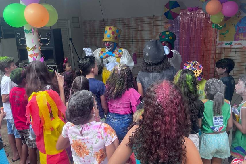 Bloco da Alegria: Neto Caixeiro entrega Carnaval mágico para crianças em Coivaras Bloco da Alegria: Neto Caixeiro entrega Carnaval mágico para crianças em Coivaras