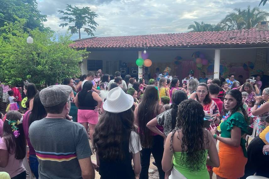 Bloco da Alegria: Neto Caixeiro entrega Carnaval mágico para crianças em Coivaras Bloco da Alegria: Neto Caixeiro entrega Carnaval mágico para crianças em Coivaras
