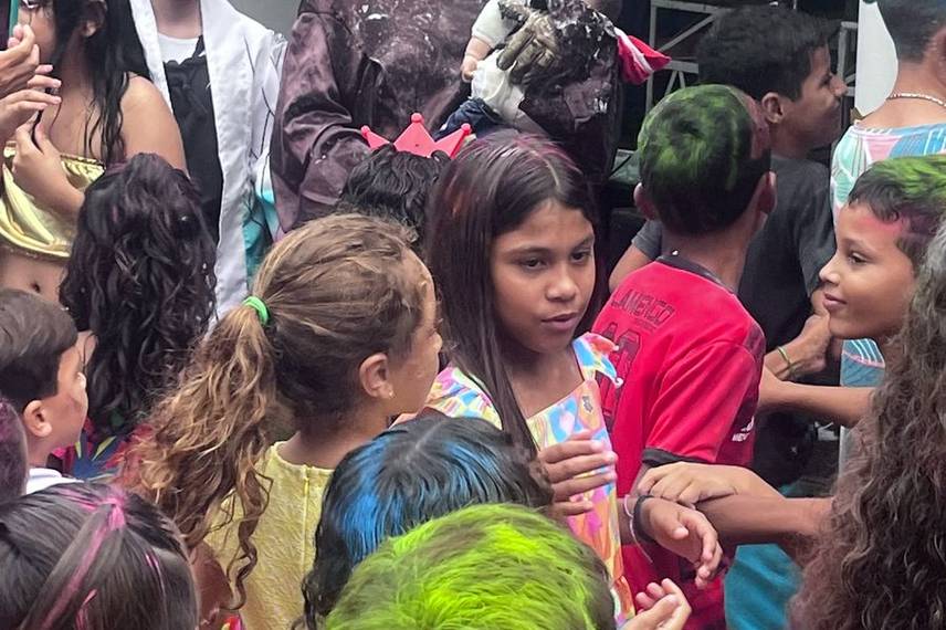 Bloco da Alegria: Neto Caixeiro entrega Carnaval mágico para crianças em Coivaras Bloco da Alegria: Neto Caixeiro entrega Carnaval mágico para crianças em Coivaras