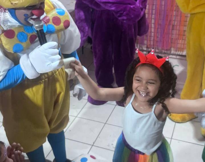 Bloco da Alegria: Neto Caixeiro entrega Carnaval mágico para crianças em Coivaras Bloco da Alegria: Neto Caixeiro entrega Carnaval mágico para crianças em Coivaras