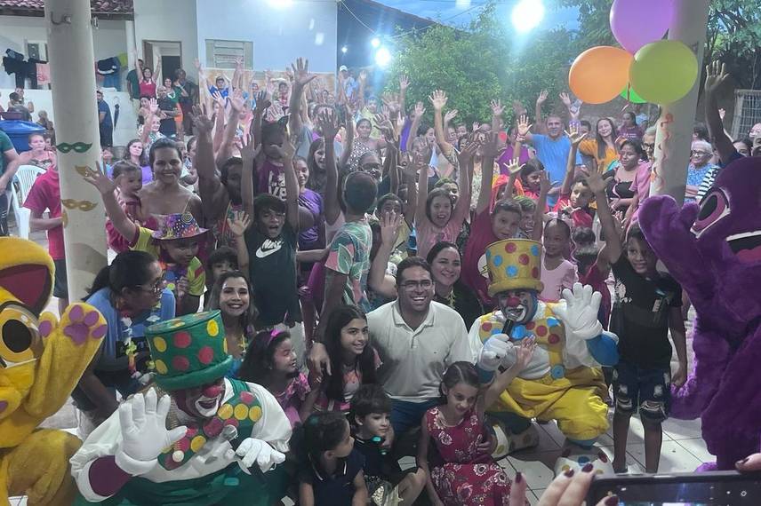 Bloco da Alegria: Neto Caixeiro entrega Carnaval mágico para crianças em Coivaras Bloco da Alegria: Neto Caixeiro entrega Carnaval mágico para crianças em Coivaras