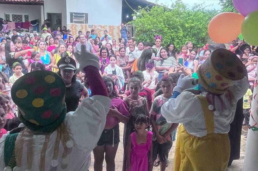 Bloco da Alegria: Neto Caixeiro entrega Carnaval mágico para crianças em Coivaras Bloco da Alegria: Neto Caixeiro entrega Carnaval mágico para crianças em Coivaras