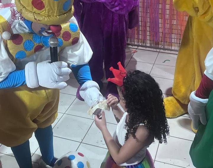 Bloco da Alegria: Neto Caixeiro entrega Carnaval mágico para crianças em Coivaras Bloco da Alegria: Neto Caixeiro entrega Carnaval mágico para crianças em Coivaras