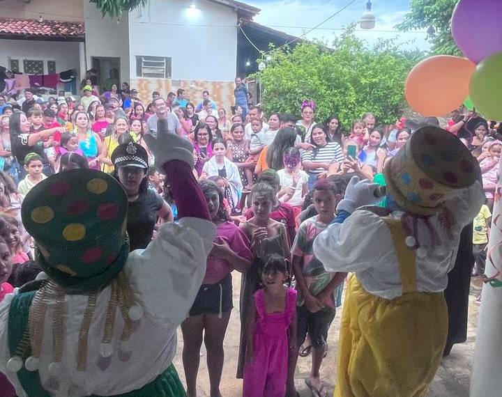 Bloco da Alegria: Neto Caixeiro entrega Carnaval mágico para crianças em Coivaras Bloco da Alegria: Neto Caixeiro entrega Carnaval mágico para crianças em Coivaras