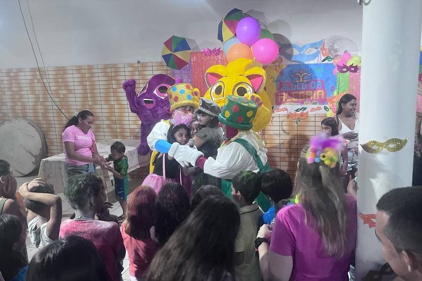 Bloco da Alegria: Neto Caixeiro entrega Carnaval mágico para crianças em Coivaras Bloco da Alegria: Neto Caixeiro entrega Carnaval mágico para crianças em Coivaras