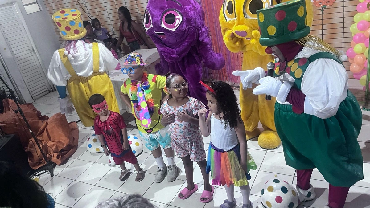 Bloco da Alegria: Neto Caixeiro entrega Carnaval mágico para crianças em Coivaras