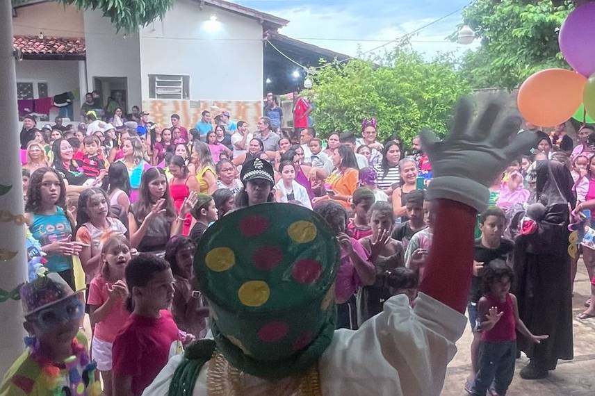 Bloco da Alegria: Neto Caixeiro entrega Carnaval mágico para crianças em Coivaras Bloco da Alegria: Neto Caixeiro entrega Carnaval mágico para crianças em Coivaras