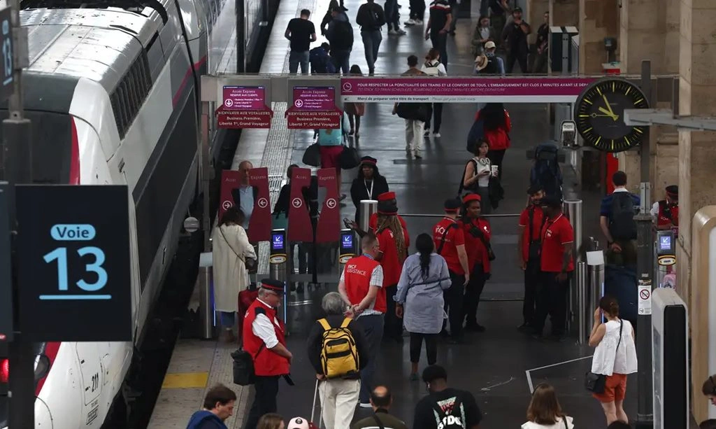 Bomba não detonada da 2ª Guerra é achada perto da estação em Paris