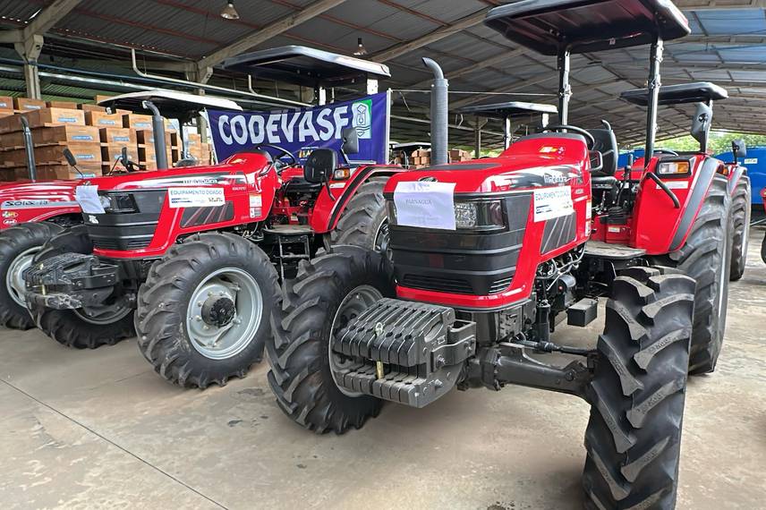 Codevasf entrega equipamentos agrícolas para mais de 15 municípios do Piauí Codevasf entrega equipamentos agrícolas para mais de 15 municípios do Piauí