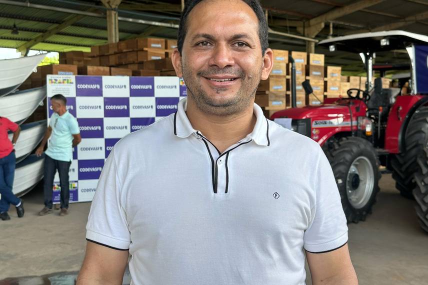 Codevasf entrega equipamentos agrícolas para mais de 15 municípios do Piauí Codevasf entrega equipamentos agrícolas para mais de 15 municípios do Piauí