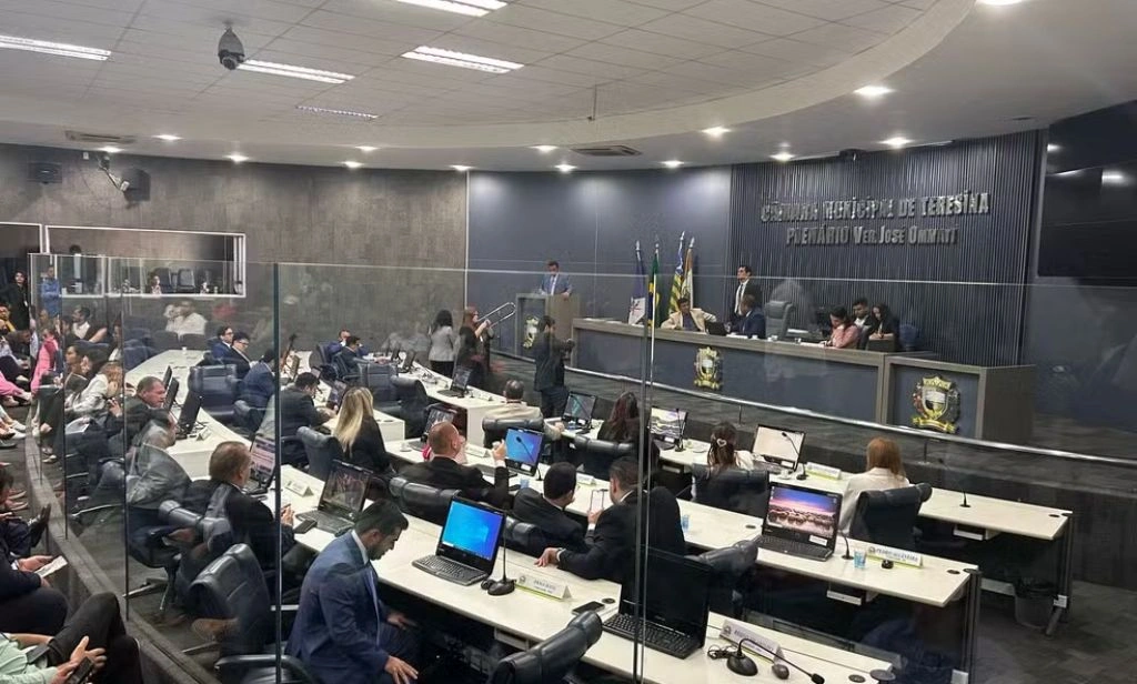 Enzo Samuel fala sobre oposição de Silvio Mendes a CPI da Águas de Teresina