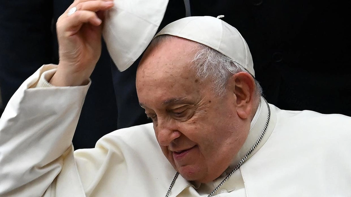 Exames confirmam melhora do Papa Francisco, diz Vaticano