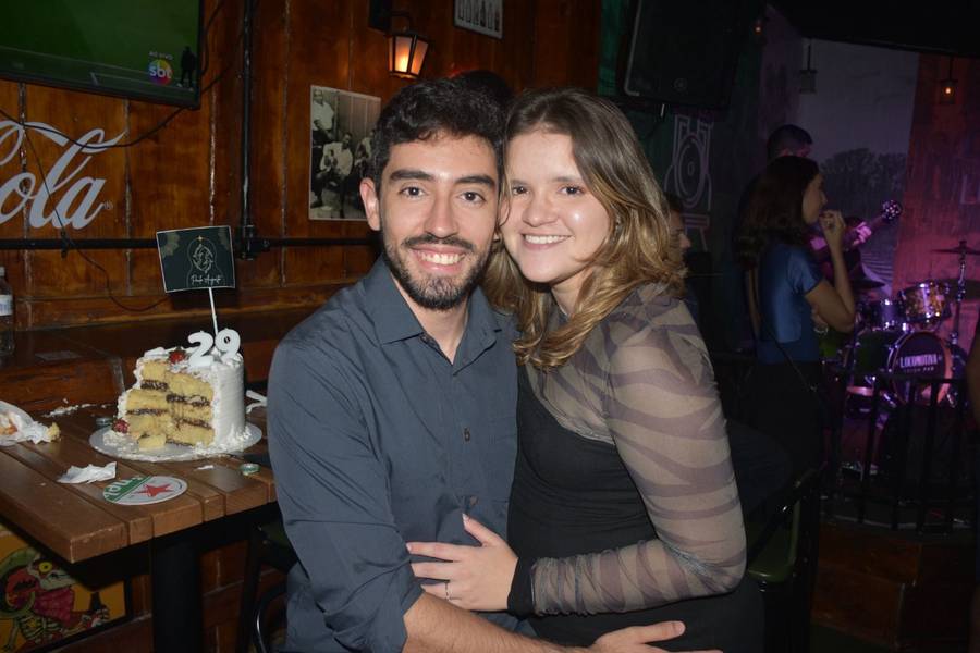Galera jovem agita Locomotiva Irish Pub neste sábado (08)
