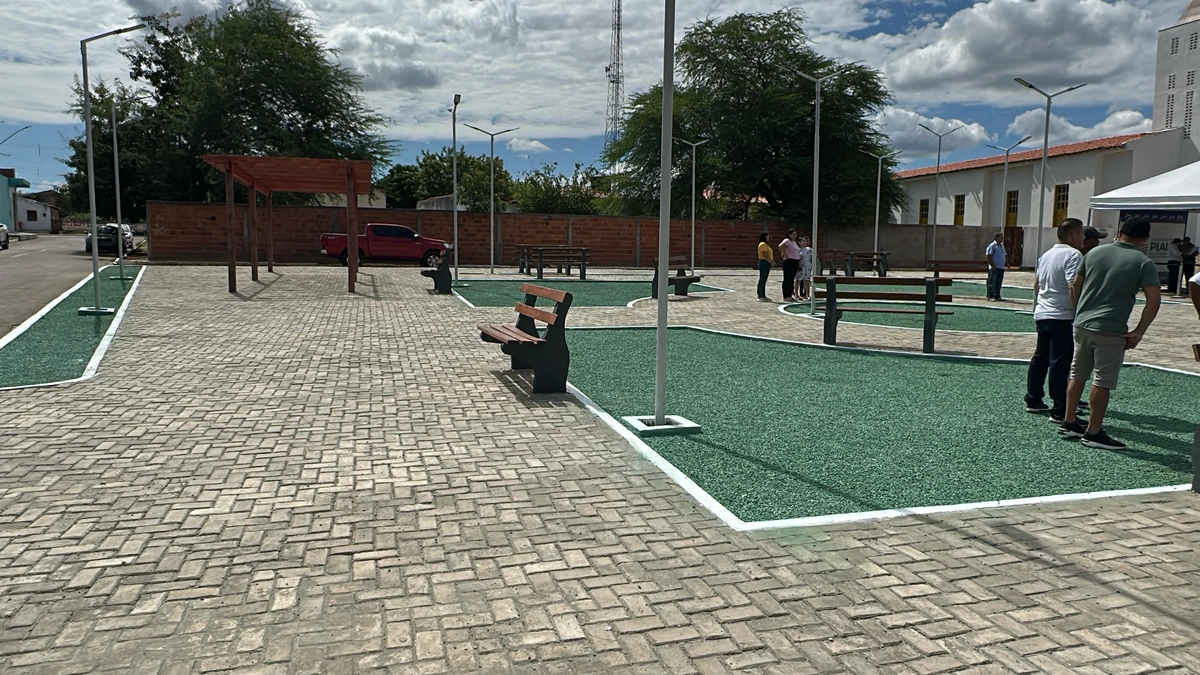 Governador entrega obras de pavimentação e da praça da Igreja de Fartura do Piauí