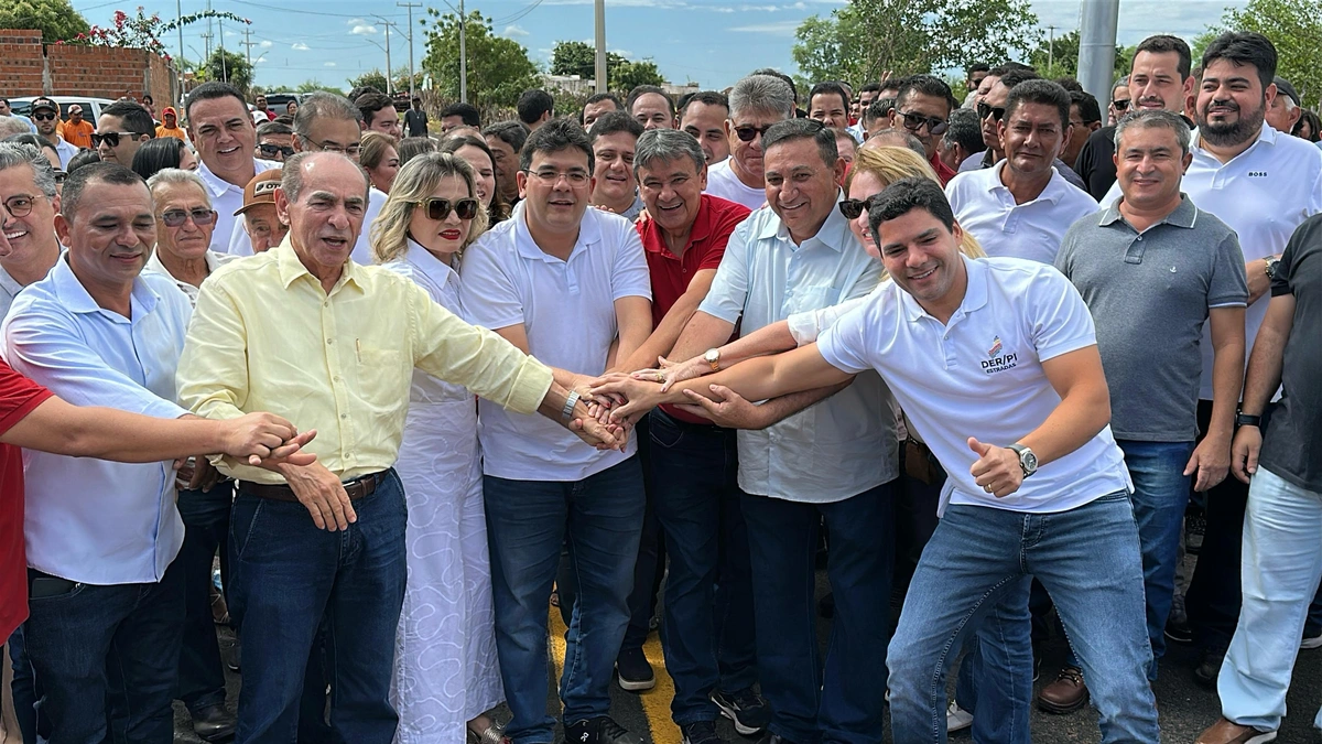 Governador entrega obras de pavimentação e da praça da Igreja de Fartura do Piauí