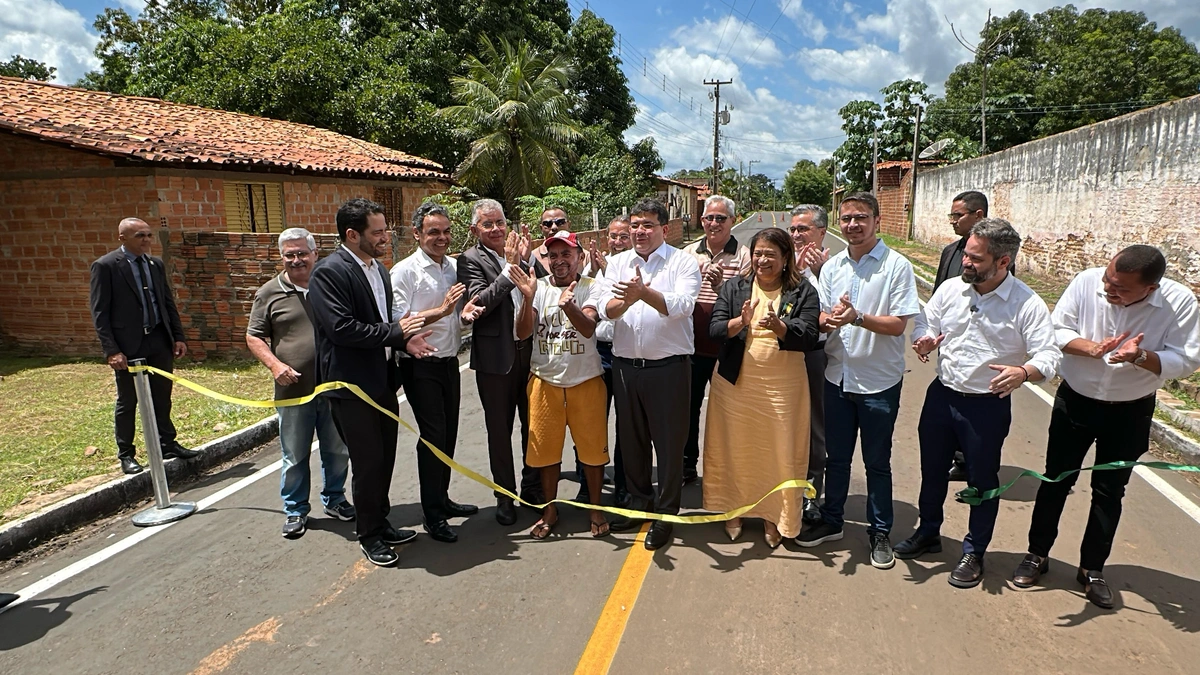 Governador inaugura obras de pavimentação após celebração da Batalha do Jenipapo
