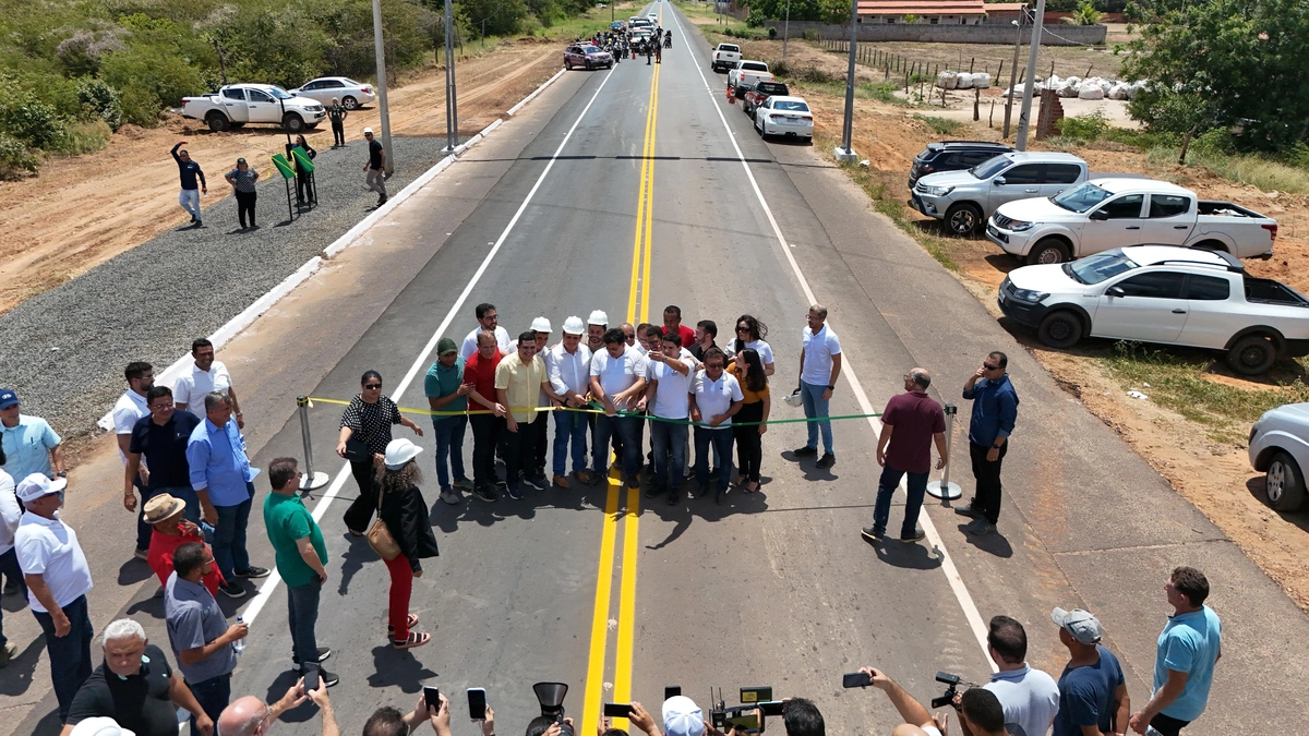 Governador inaugura obras em Canto do Buriti e destaca grandes investimentos