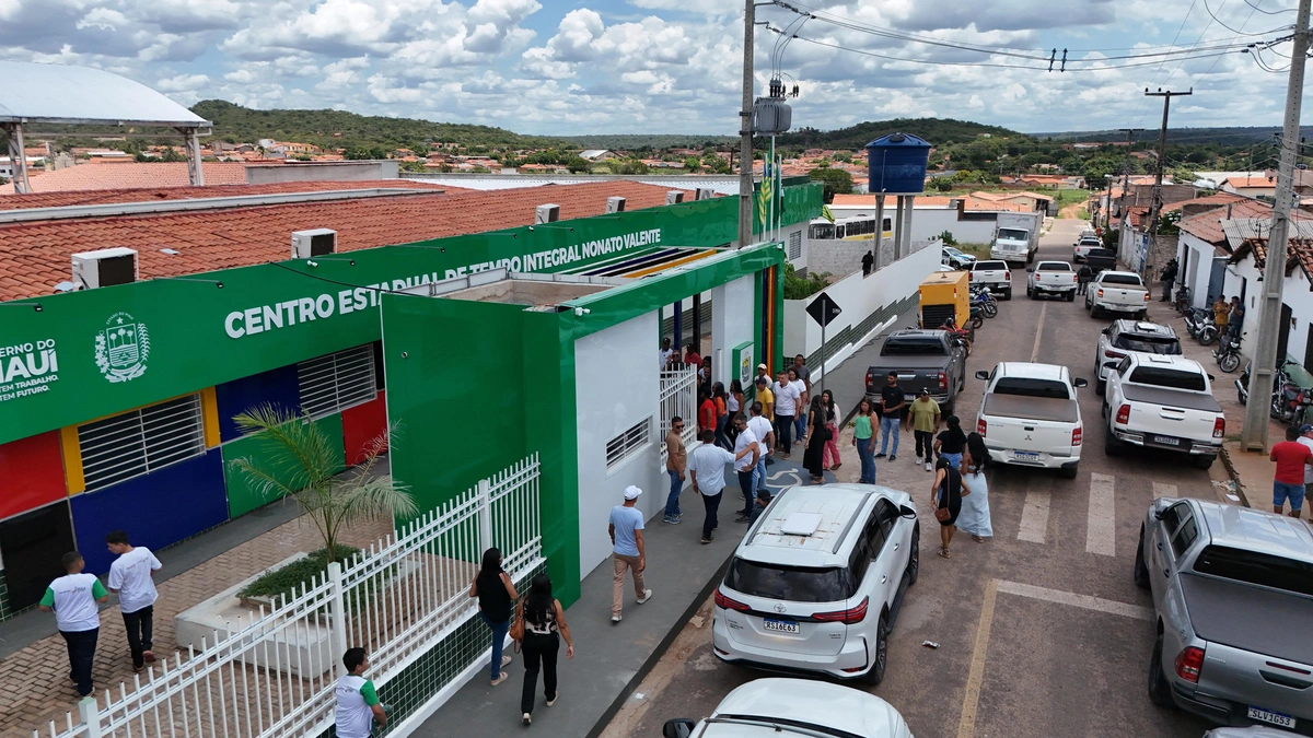Governador inaugura obras em Canto do Buriti e destaca grandes investimentos