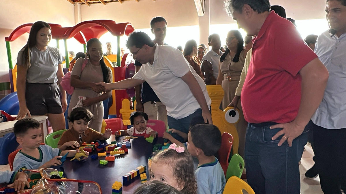 Governador inaugura pavimentação e entrega kit creche em Várzea Branca