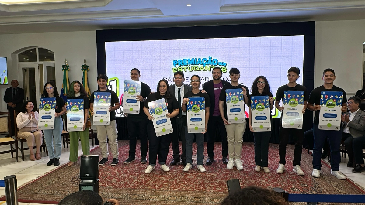 Governo do Piauí premia estudantes com melhor desempenho no Enem 2024