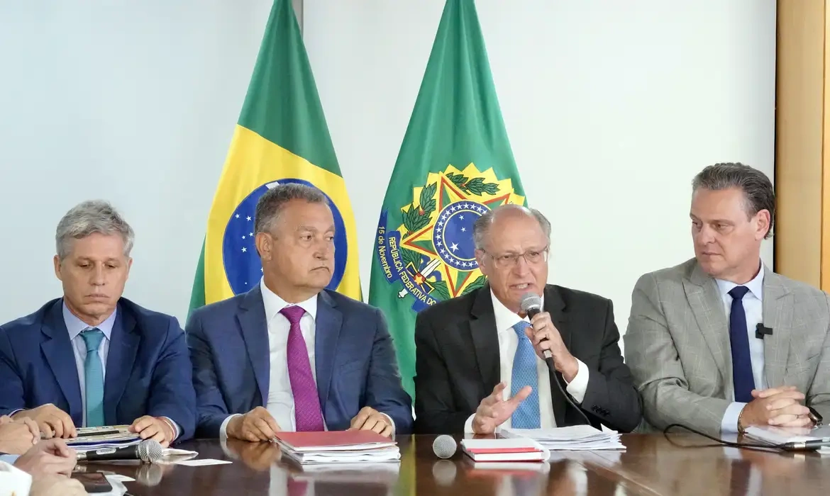 Governo zera tarifa de importação de 9 alimentos para tentar reduzir preços