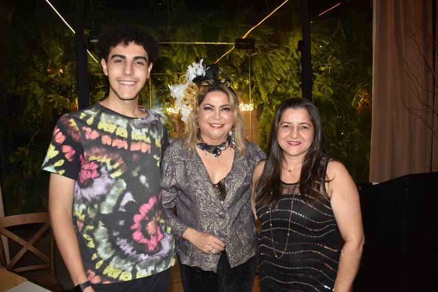 Luciene Sampaio promove 3ª edição da festa Gente é pra Brilhar no Seu Zé Restobar Luciene Sampaio promove 3ª edição da festa Gente é pra Brilhar no Seu Zé Restobar
