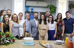 Marcelo Nolleto celebra aniversário ao lado de familiares e equipe (Foto: Reprodução)