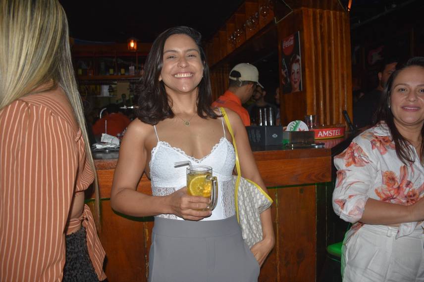 Noite animada no Locomotiva Irish Pub reúne a galera jovem; veja fotos Noite animada no Locomotiva Irish Pub reúne a galera jovem; veja fotos