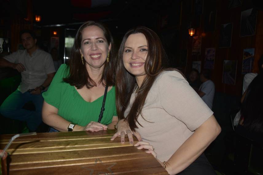 Noite animada no Locomotiva Irish Pub reúne a galera jovem; veja fotos Noite animada no Locomotiva Irish Pub reúne a galera jovem; veja fotos