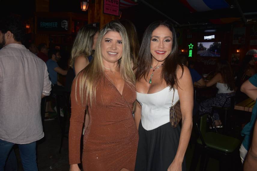 Noite animada no Locomotiva Irish Pub reúne a galera jovem; veja fotos Noite animada no Locomotiva Irish Pub reúne a galera jovem; veja fotos
