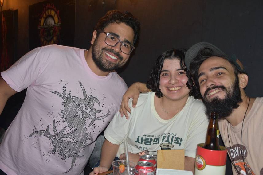 Noite de karaokê no Roots Rock Pub reúne jovens na zona Leste de Teresina Noite de karaokê no Roots Rock Pub reúne jovens na zona Leste de Teresina