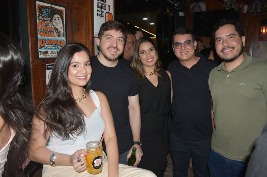Noite de Rock agita clientes com sucessos no Locomotiva Irish Pub, em Teresina Noite de Rock agita clientes com sucessos no Locomotiva Irish Pub, em Teresina
