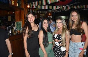 Noite de Rock agita clientes com sucessos no Locomotiva Irish Pub, em Teresina (Foto: Magal/Conecta Piauí)