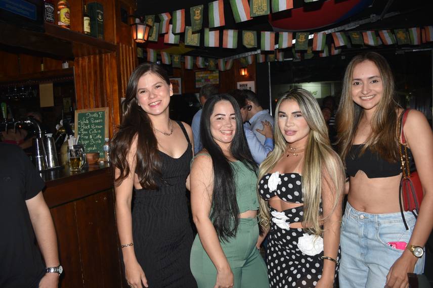 Noite de Rock agita clientes com sucessos no Locomotiva Irish Pub, em Teresina Noite de Rock agita clientes com sucessos no Locomotiva Irish Pub, em Teresina