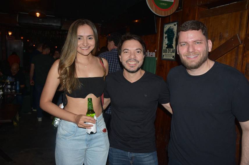 Noite de Rock agita clientes com sucessos no Locomotiva Irish Pub, em Teresina Noite de Rock agita clientes com sucessos no Locomotiva Irish Pub, em Teresina