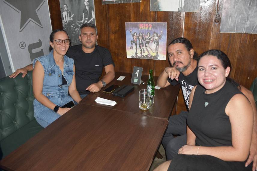Noite de Rock agita clientes com sucessos no Locomotiva Irish Pub, em Teresina Noite de Rock agita clientes com sucessos no Locomotiva Irish Pub, em Teresina